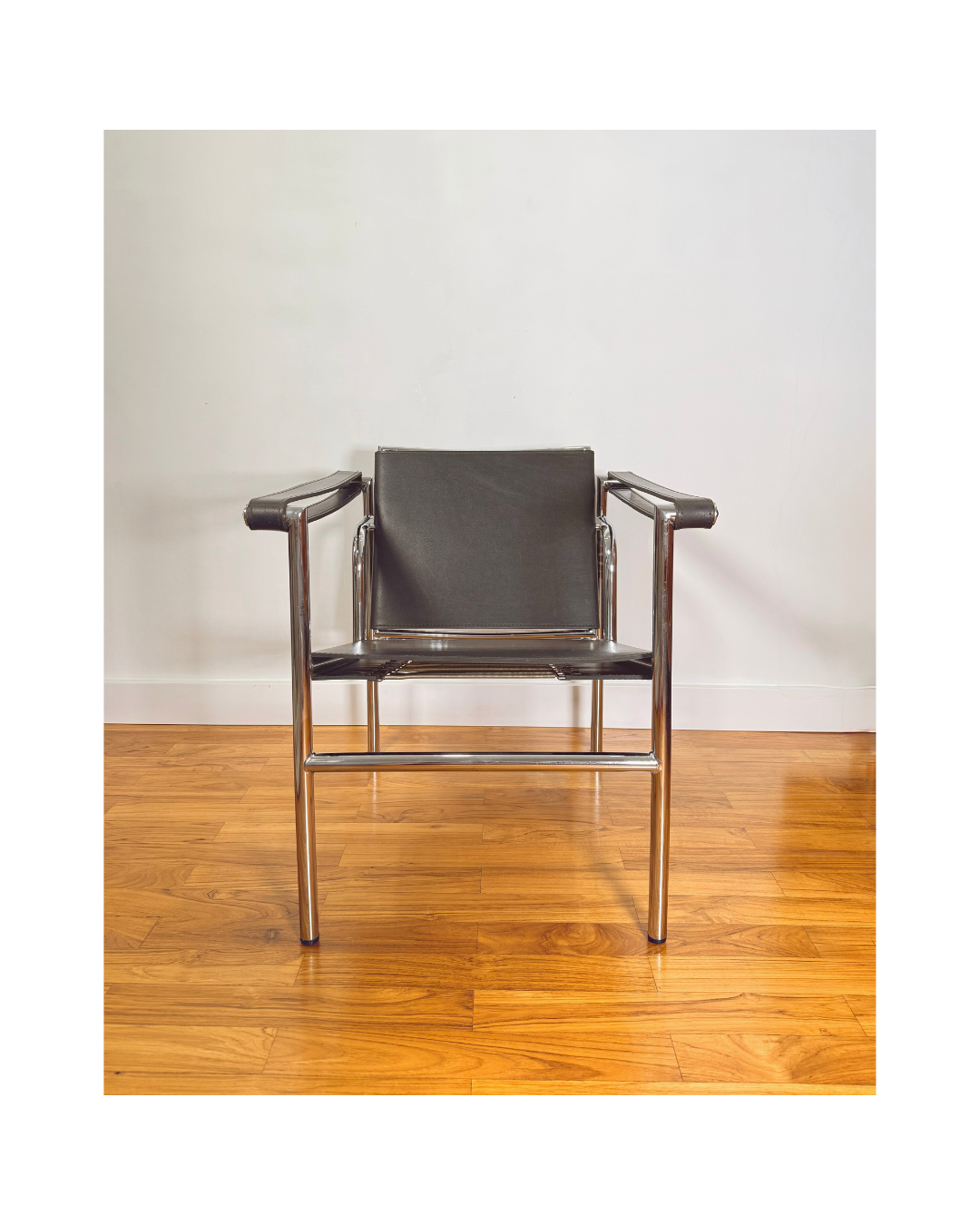Chair following Le Corbusier's LC1